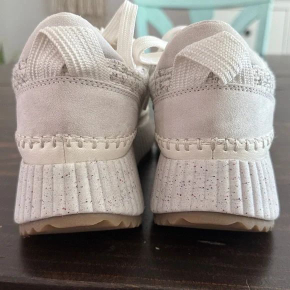 Universal Thread Cream Platform Sneakers - Picture 4 of 6